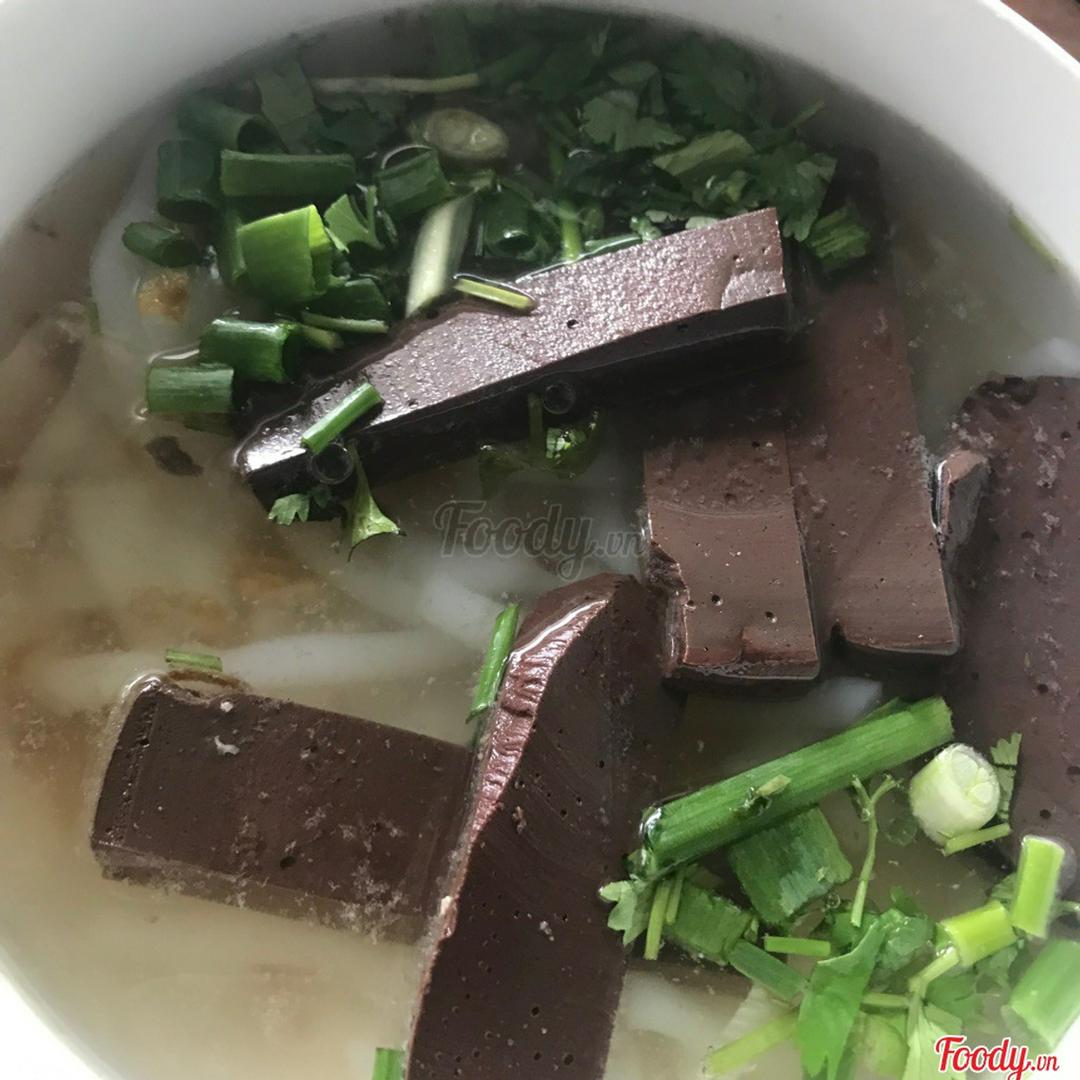 banh-canh-huyet