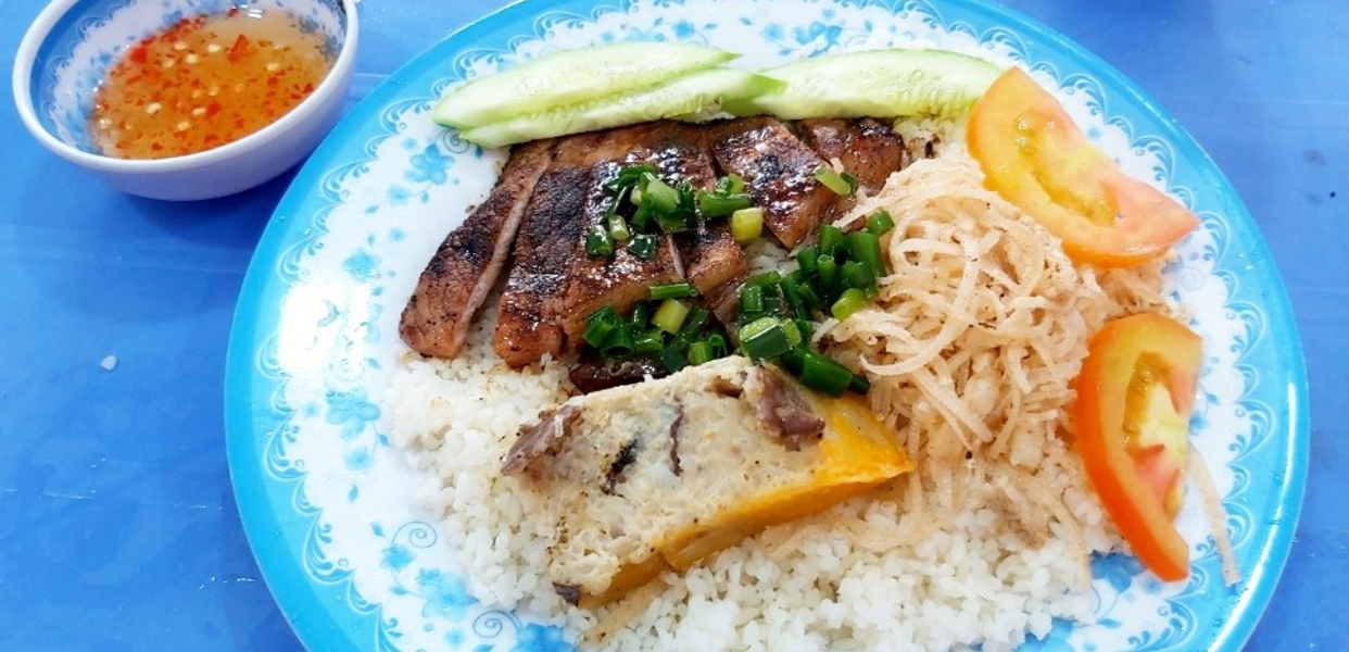 com-tam-106-hoa-binh-com-tam-341-lac-long-quan