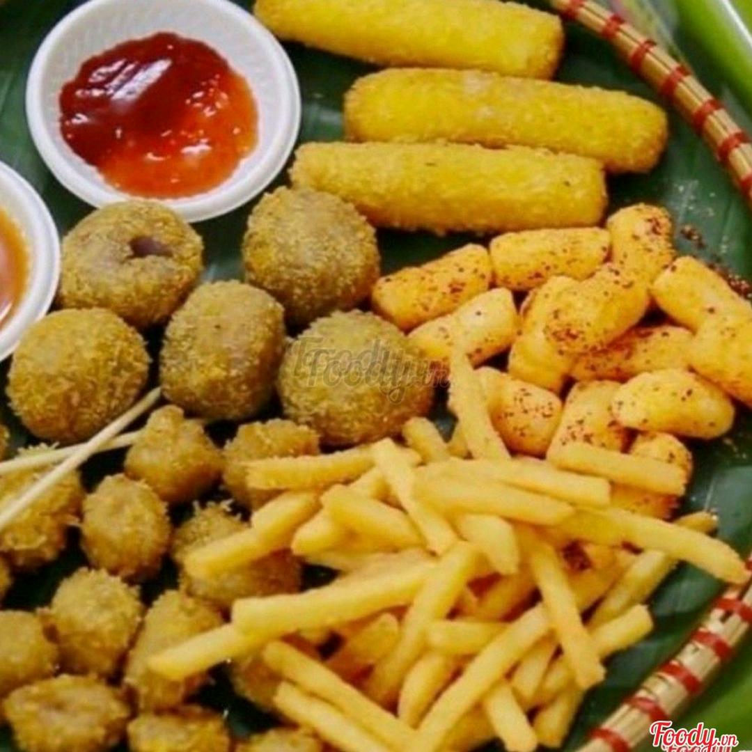 met-an-vat-4-5-xien-ga-3-ga-rong-bien-5-nem-pho-mai-1-tokbokki-lac-pho-mai-1-khoai-chien