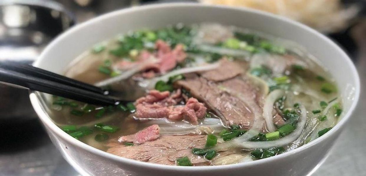 quyen-tan-hung-pho-bo-banh-hoi-heo-quay-le-uc-tho