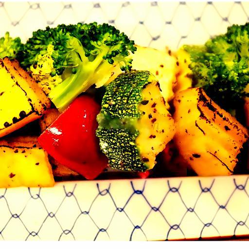 rau-cu-nuong-toi-va-la-cay-huong-thao