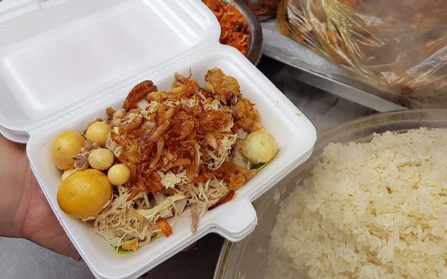 vu-thuc-pho-ga-ta-xoi-ga-nep-nuong-dich-vong-hau