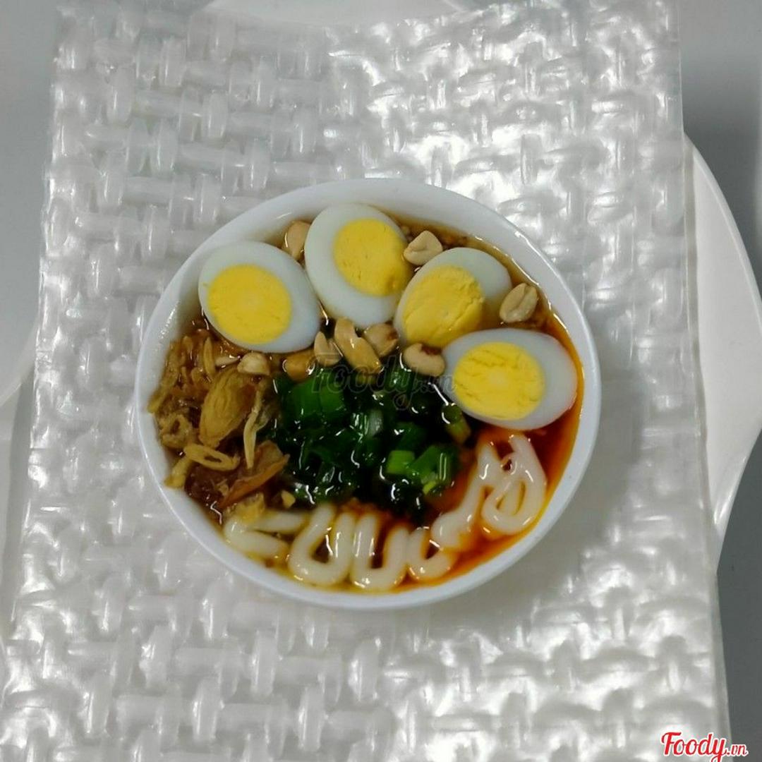 banh-trang-cham-sot-mo-hanh-ac-biet