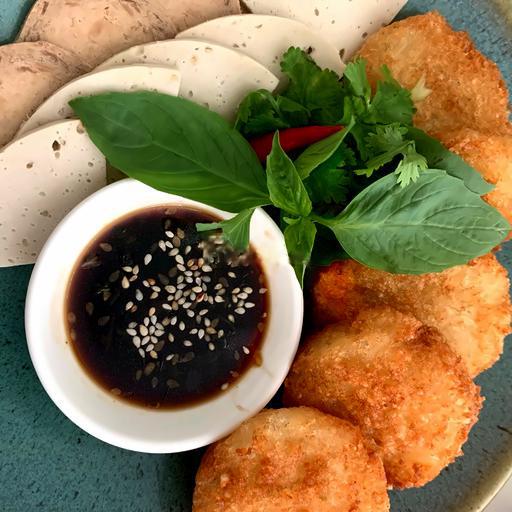 xoi-chien-phong-an-kem-cha-rong-bien-chay-va-hot-dog