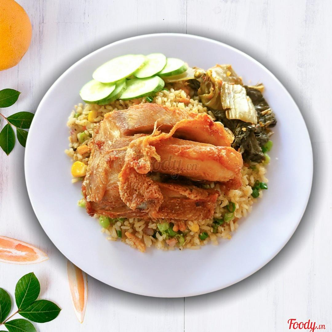 com-chien-duong-chau-uc