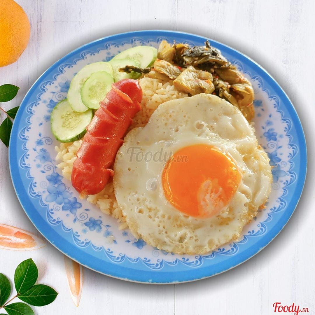 com-chien-xuc-xich-trung