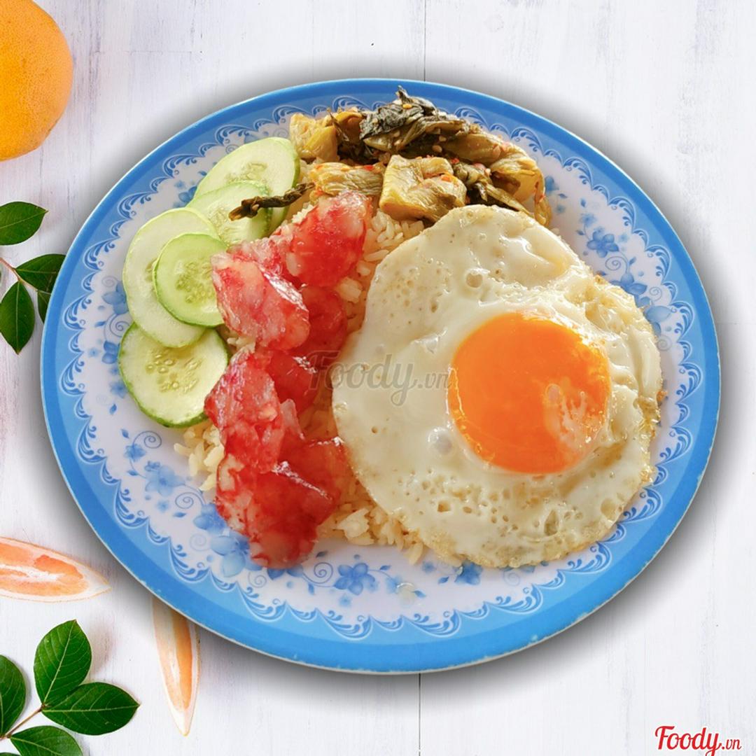 com-chien-lap-xuong-trung