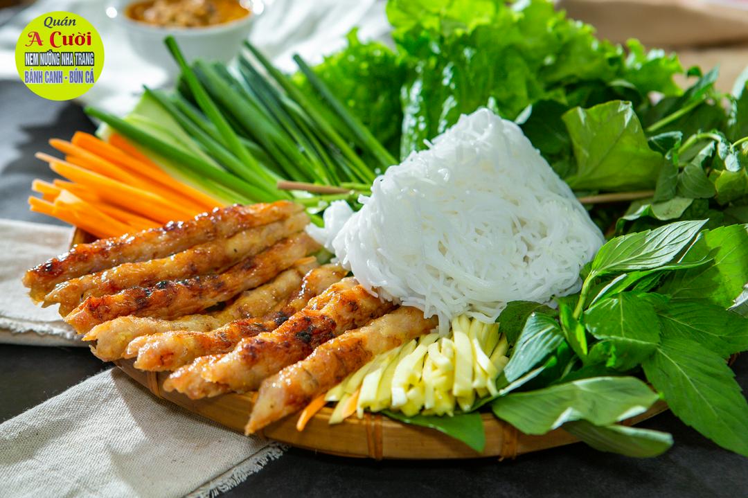 met-nem-nuong-phan-1nguoi-an