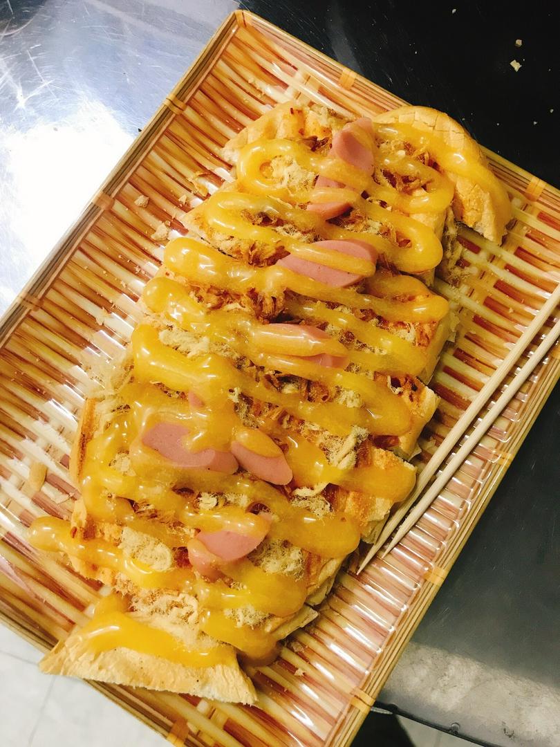 banh-mi-nuong-sot-kem-bo-pho-mai-suat-be-1-phan