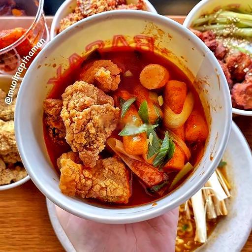 tokbokki-xao-ca-vien-xuc-xich