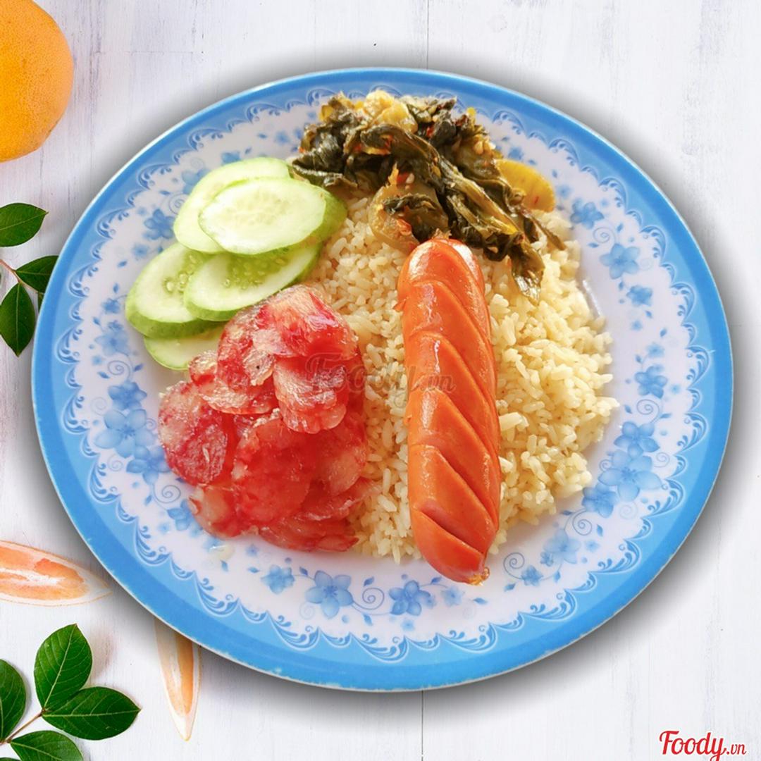 com-chien-xuc-xich-lap-xuong