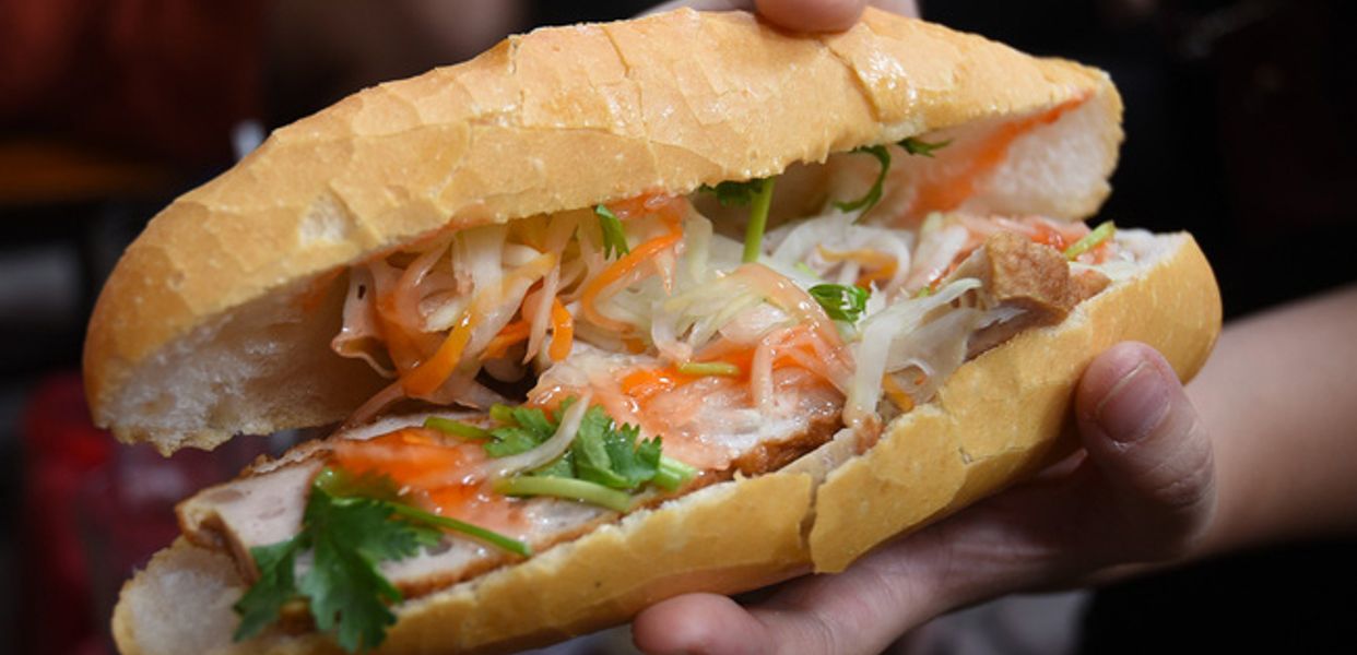co-lan-banh-mi-va-banh-gio-nong-sai-ong