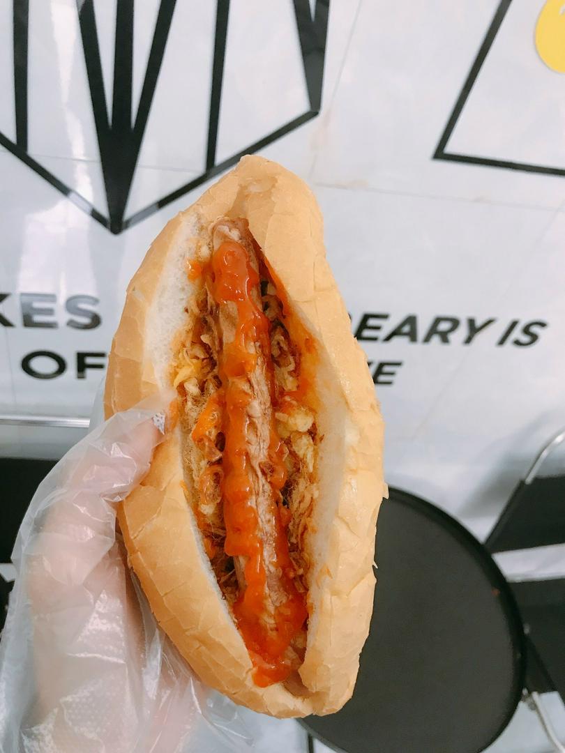 banh-mi-ruoc-hanh-xuc-xich