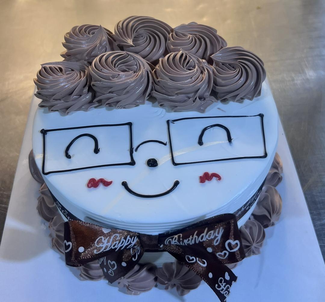 banh-kem-be-trai-eo-kinh