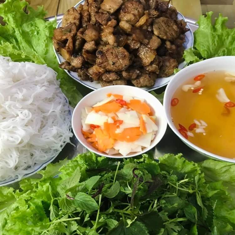 phuong-quynh-bun-cha-hoang-ao-thanh