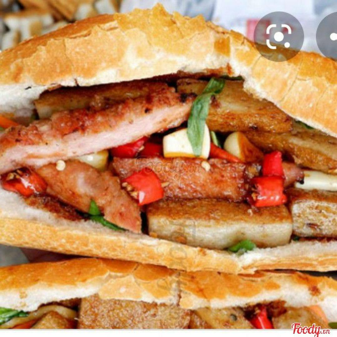 banh-mi-cha-ca-nong