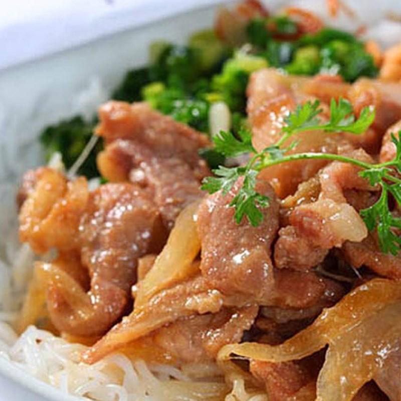 bun-thit-bo-xao-hanh