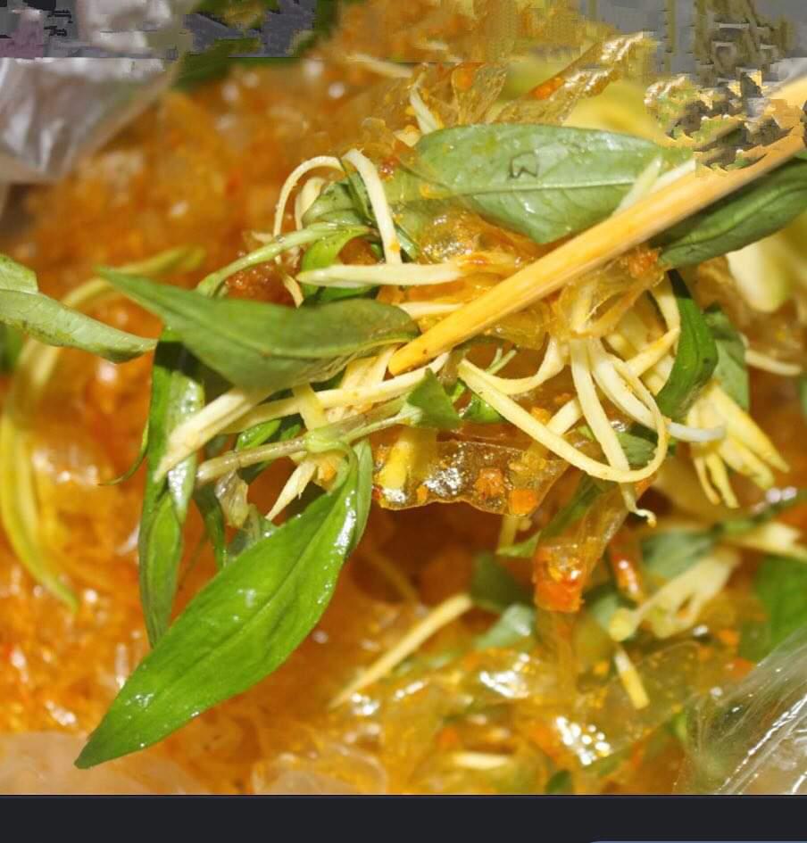 banh-trang-tron-muoi-tac-sate-rau-xoai-ko-kho-ko-trung