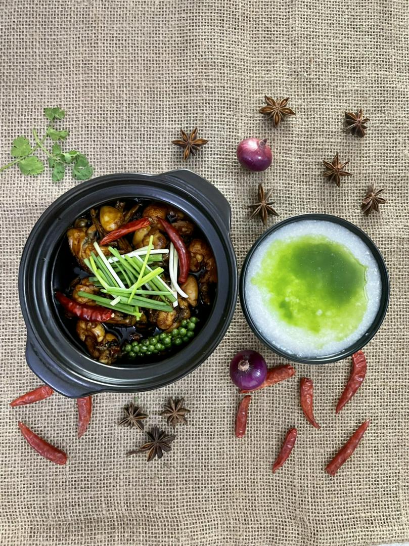 chao-ech-2-con-chao-la-dua