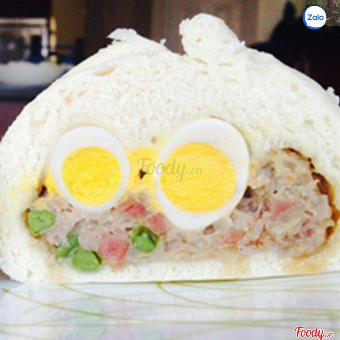 banh-bao-2-trung-cut