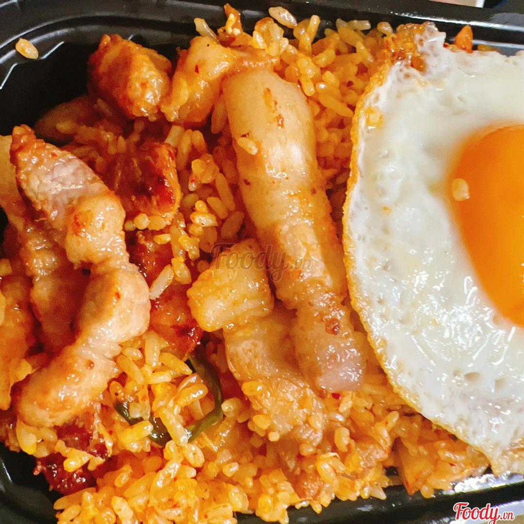 com-chien-kimchi-thit-ba-chi-chay-canh