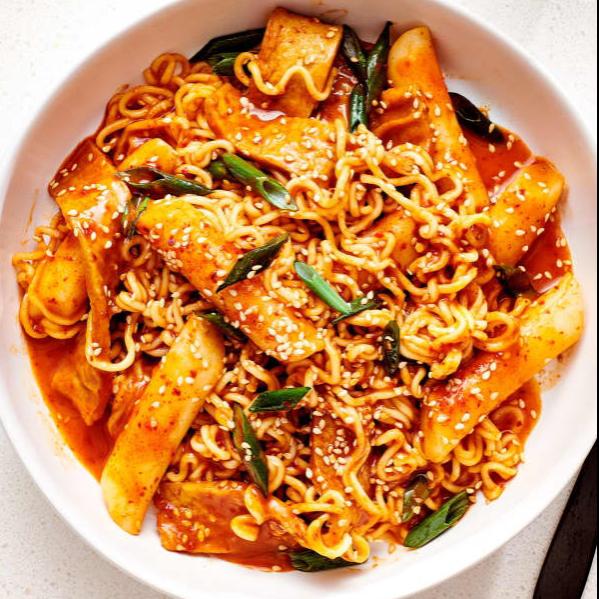 mi-ramen-tokbokki-banh-gao-xuc-xich