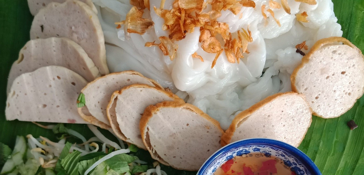 banh-cuon-banh-uot-chi-loan-ngo-chi-quoc