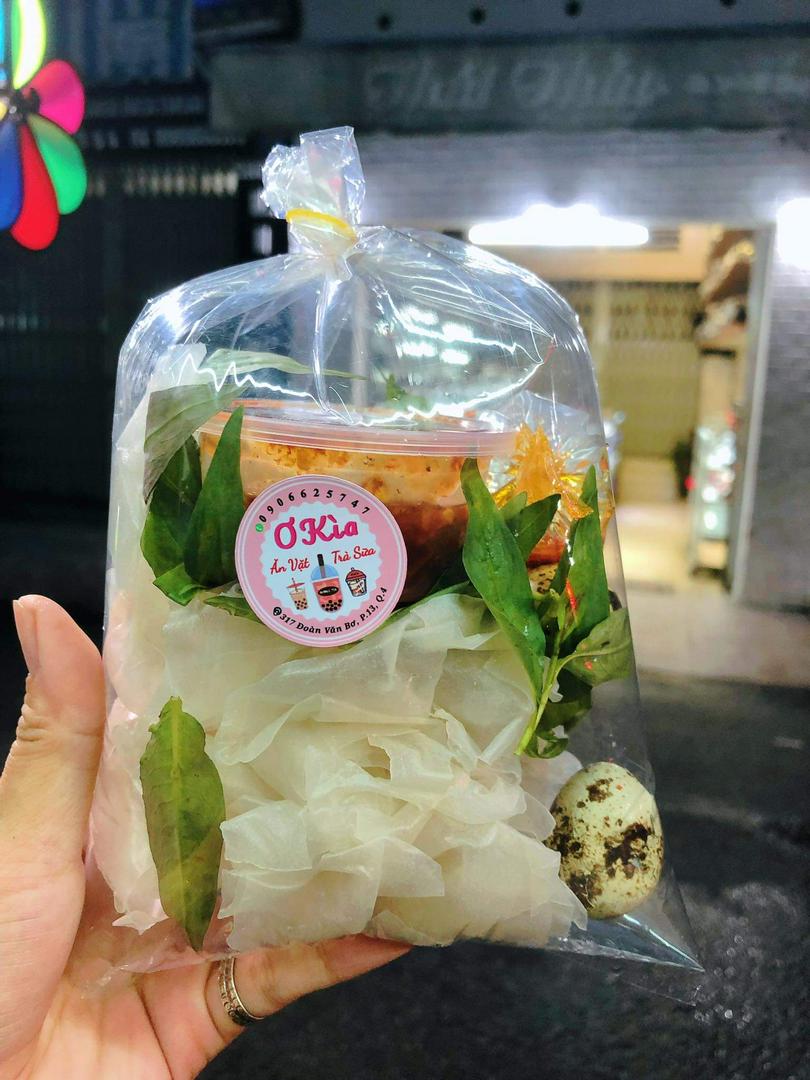 banh-trang-cham-sot-mam-toi-tac-4-trung