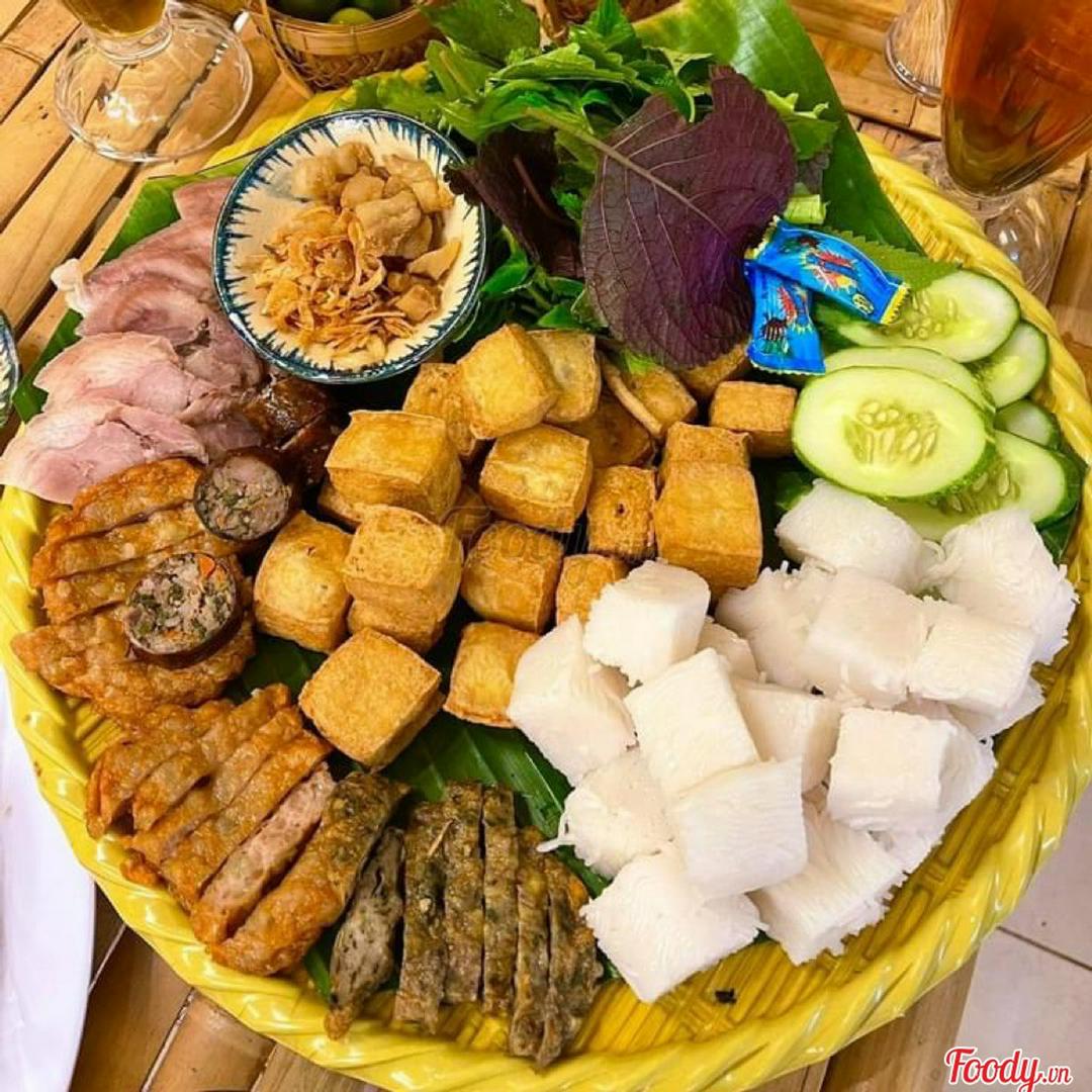 bun-au-thap-cam-lon-2-nguoi-an-ay-u