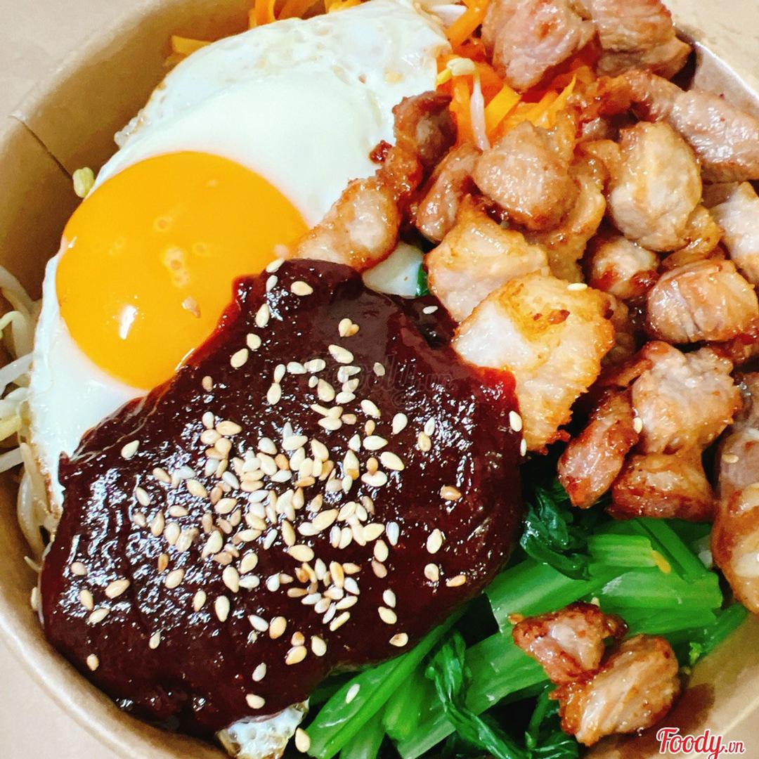 com-tron-thit-ba-chi-chay-canh