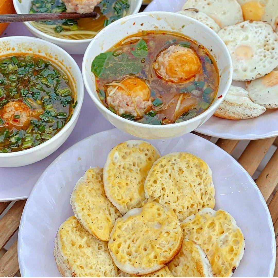 banh-can-trung-ga-4-cap-1-xiu-mai-trung-muoi