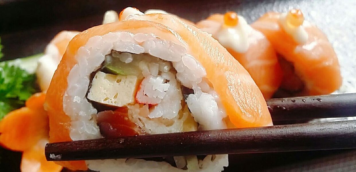 sushi-family-xom-chieu