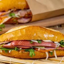 banh-my-1-xuc-xich-uc-viet