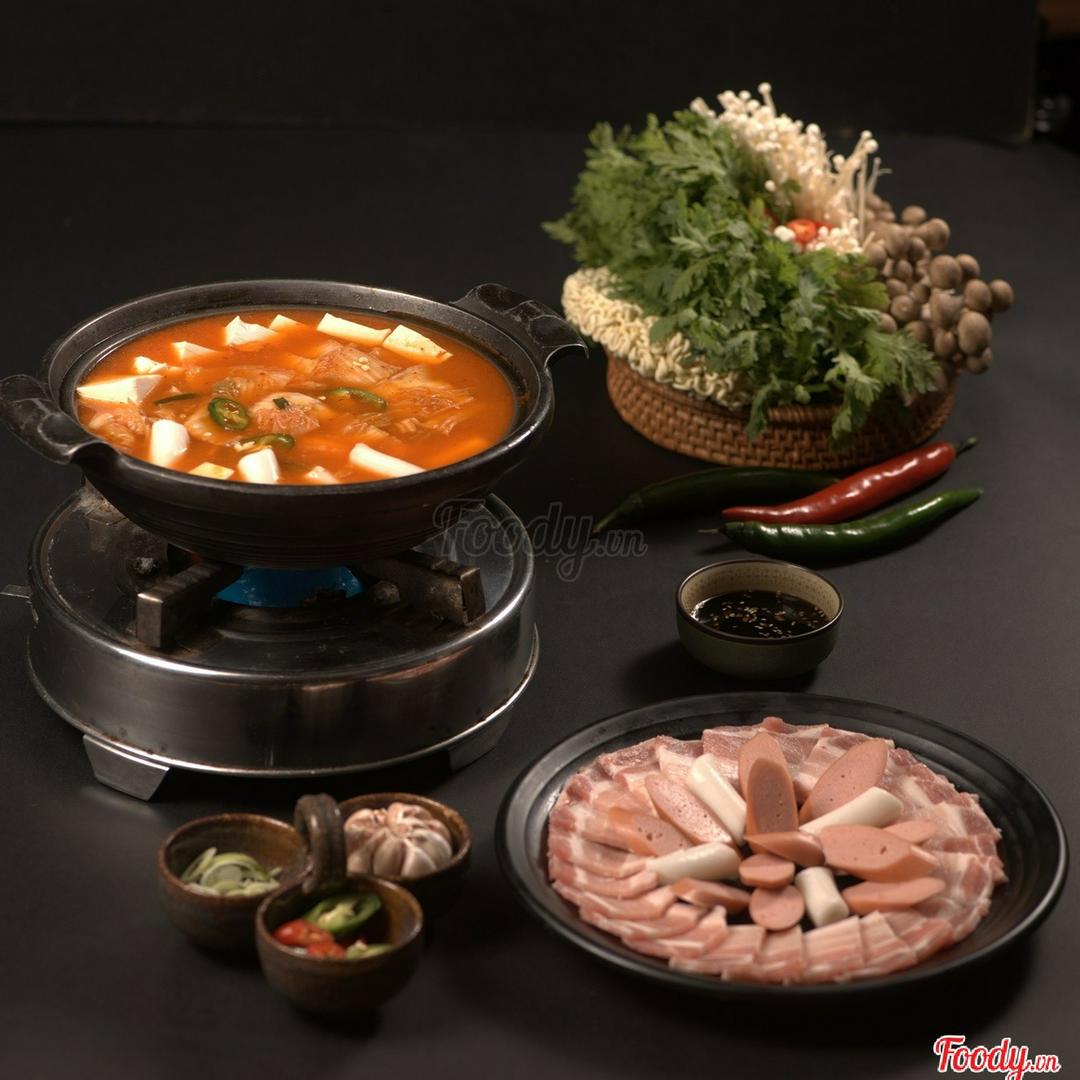 lau-kim-chi-topokki-co-vua