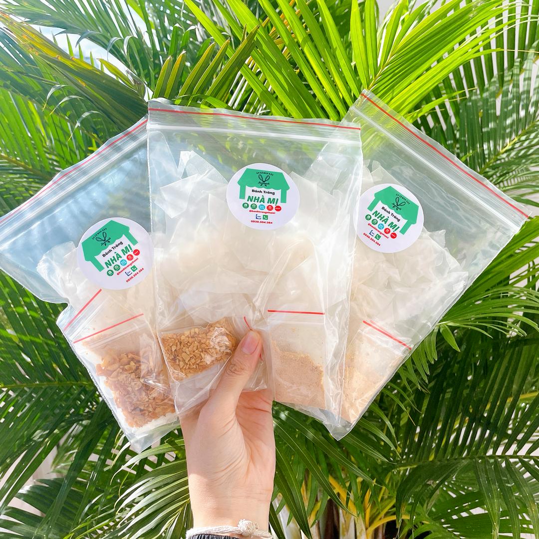 banh-trang-deo-soi-muoi-toi-sate