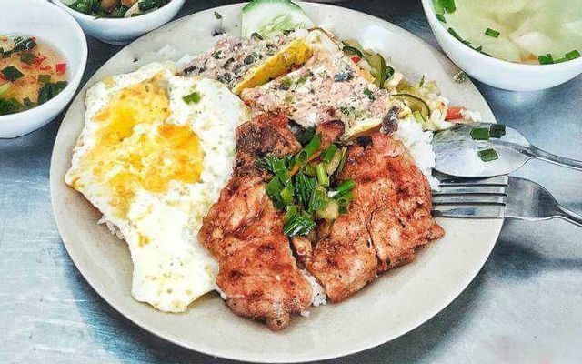 quan-com-hau-vy-com-van-phong-nguyen-thi-minh-khai