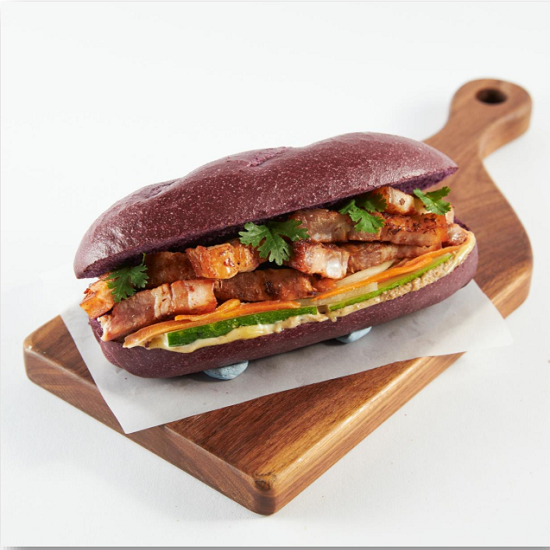 banh-mi-la-cam-ba-roi-sot-thai