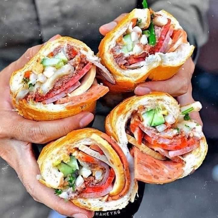 banh-my-thap-cam-ac-biet