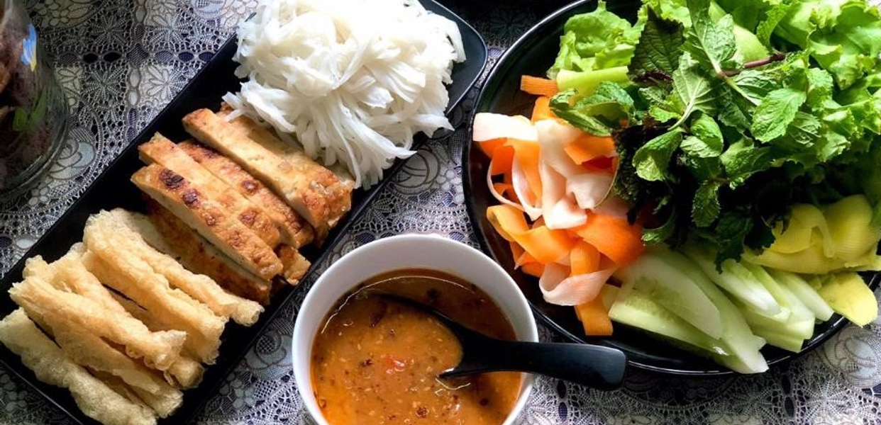 nem-nuong-nha-trang-ngoc-hang-khuong-inh