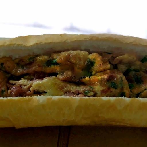 banh-my-kep-2-trung-pate