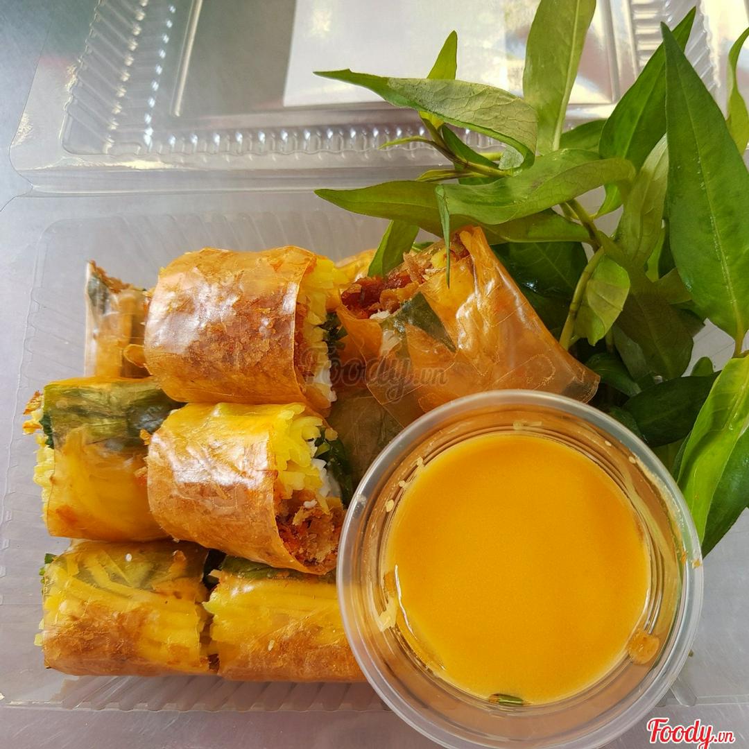 cuon-cham-sot-trung-muoi