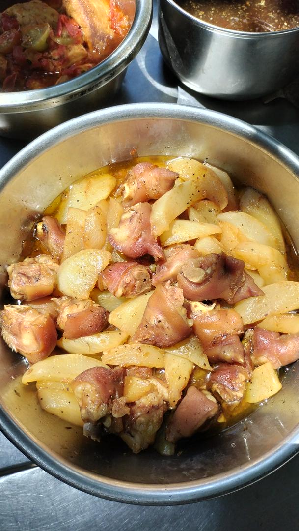 thit-kho-cu-cai-trang