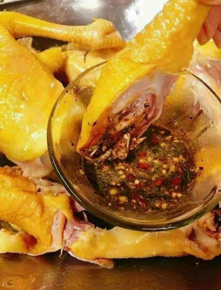 chat-san-ga-u-muoi-hoa-tieu-nua-con-co-nuoc-cham-va-rau-an-kem