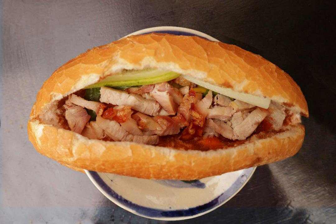 banh-mi-heo-quay