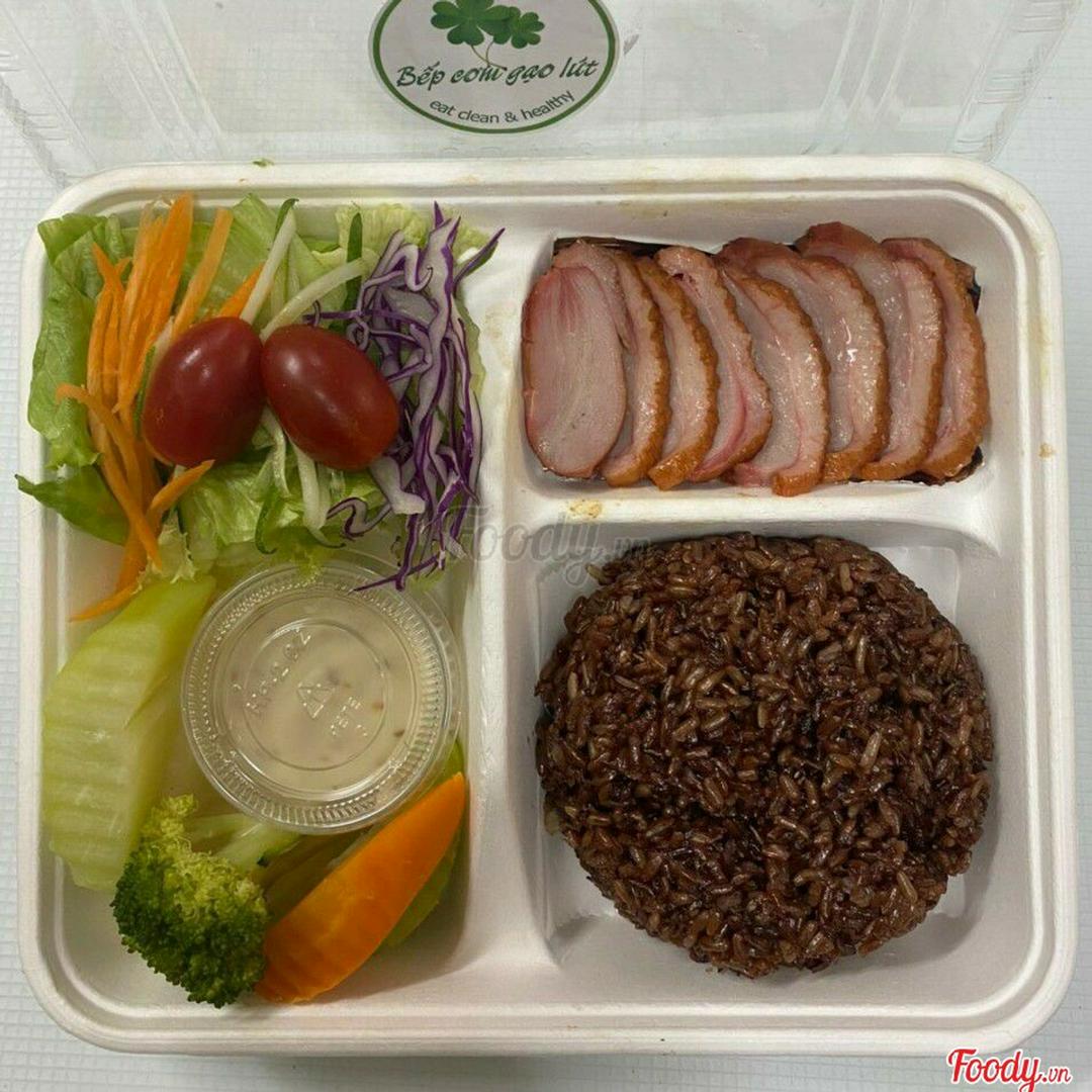 combo-ac-biet-com-gao-lut-va-salad-luon-ngong-hun-khoi