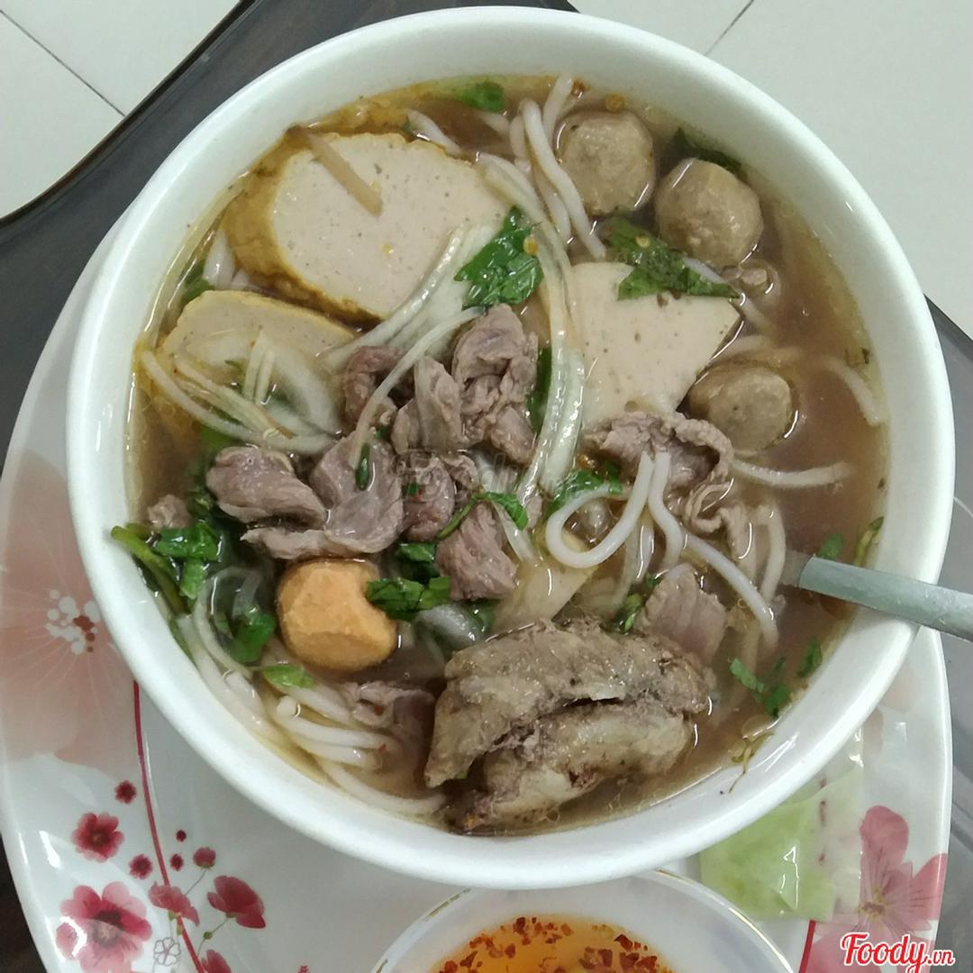 bun-bo-hue-to-ac-biet-suon-que-thit-tai-cha