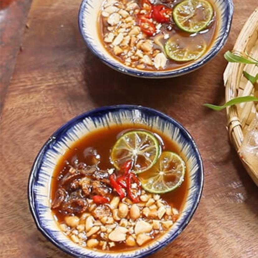 banh-trang-cham-sot-hanh-phi-au-phong-trung