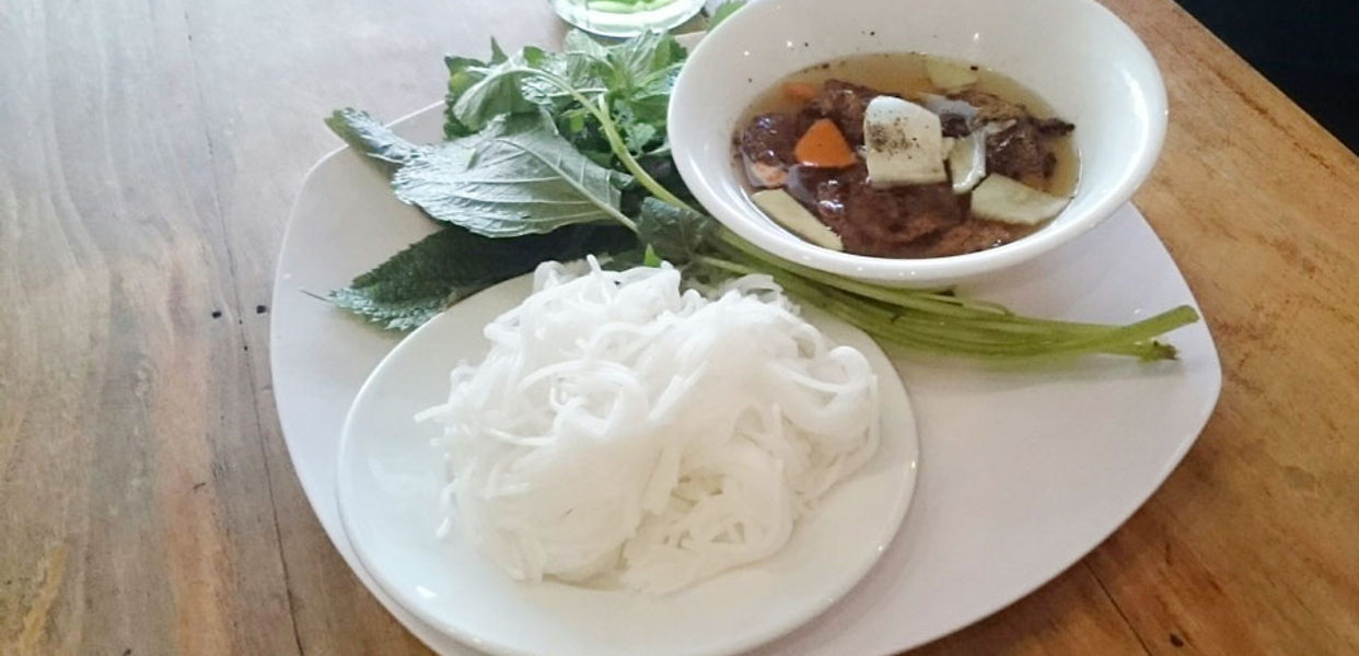 trang-minh-bun-cha-ha-noi-bui-inh-tuy