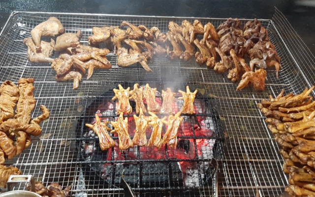 manh-cuong-chan-ga-canh-ga-nuong-inh-cong-ha