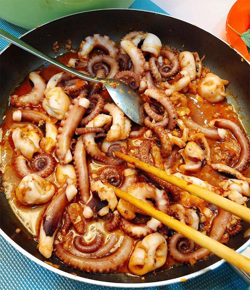 bach-tuoc-xao-cay-nho